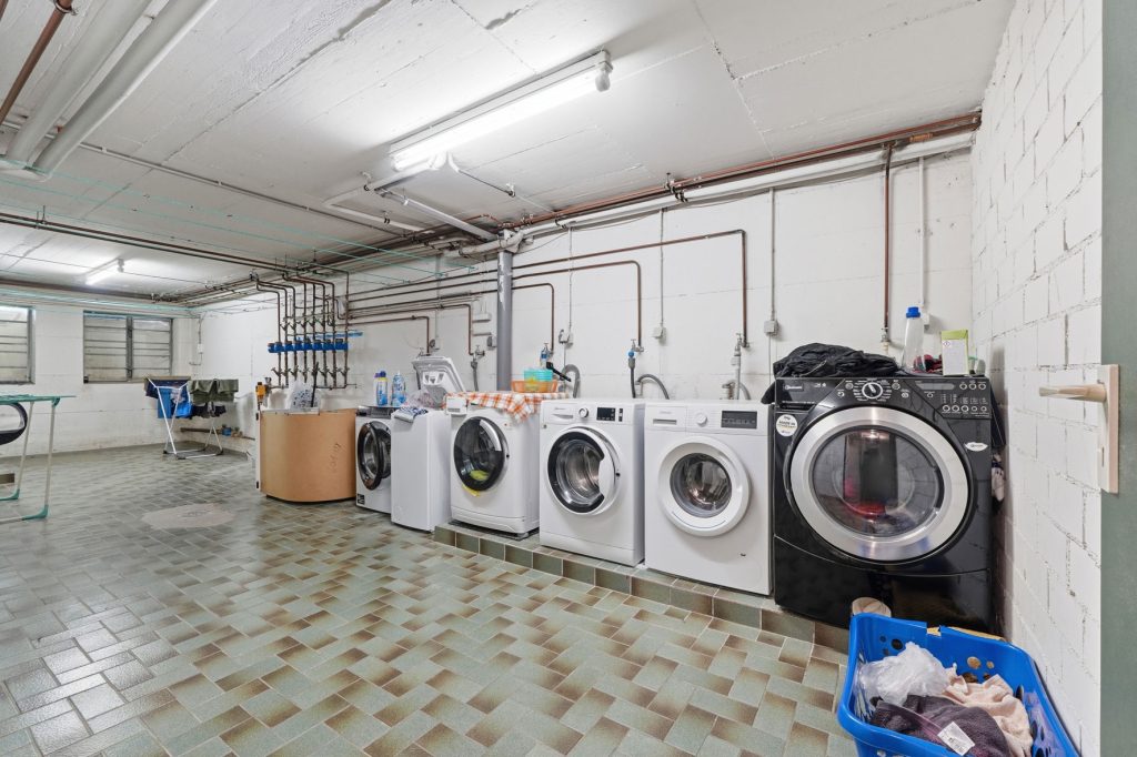 Gütelhöfer Immobilien - Immobilienangebot - Bornheim - Alle - Kapitalanlage mit Zukunft: 6-Parteienhaus, Lagerhalle und 5 Stellplätze in guter Lage in Bornheim