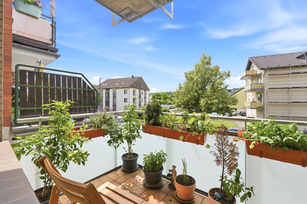 Gütelhöfer Immobilien - Immobilienangebot - Bornheim - Alle - Kapitalanlage mit Zukunft: 6-Parteienhaus, Lagerhalle und 5 Stellplätze in guter Lage in Bornheim
