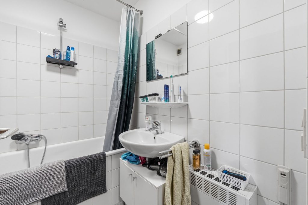 Gütelhöfer Immobilien - Immobilienangebot - Bornheim - Alle - Kapitalanlage mit Zukunft: 6-Parteienhaus, Lagerhalle und 5 Stellplätze in guter Lage in Bornheim