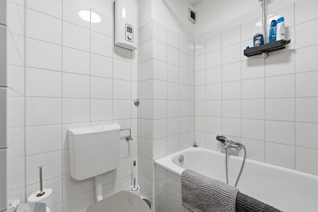 Gütelhöfer Immobilien - Immobilienangebot - Bornheim - Alle - Kapitalanlage mit Zukunft: 6-Parteienhaus, Lagerhalle und 5 Stellplätze in guter Lage in Bornheim