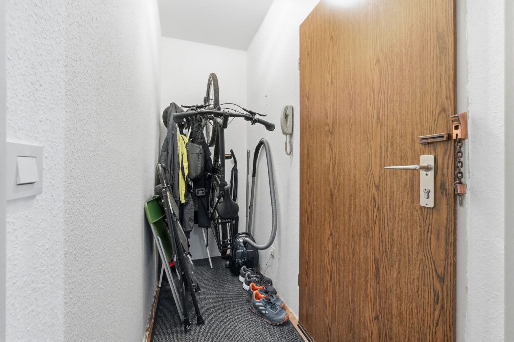 Gütelhöfer Immobilien - Immobilienangebot - Bornheim - Alle - Kapitalanlage mit Zukunft: 6-Parteienhaus, Lagerhalle und 5 Stellplätze in guter Lage in Bornheim