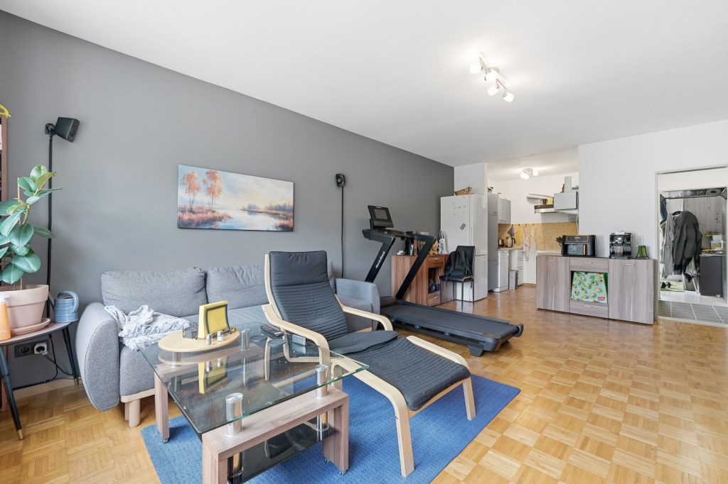 Gütelhöfer Immobilien - Immobilienangebot - Bornheim - Alle - Kapitalanlage mit Zukunft: 6-Parteienhaus, Lagerhalle und 5 Stellplätze in guter Lage in Bornheim