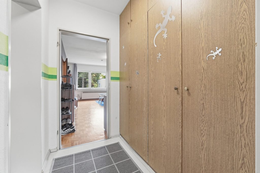Gütelhöfer Immobilien - Immobilienangebot - Bornheim - Alle - Kapitalanlage mit Zukunft: 6-Parteienhaus, Lagerhalle und 5 Stellplätze in guter Lage in Bornheim