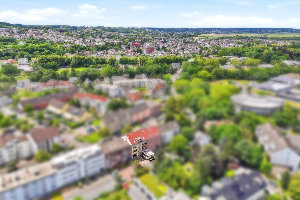 Gütelhöfer Immobilien - Immobilienangebot - Bornheim - Alle - Kapitalanlage mit Zukunft: 6-Parteienhaus, Lagerhalle und 5 Stellplätze in guter Lage in Bornheim