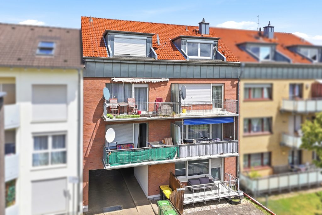 Gütelhöfer Immobilien - Immobilienangebot - Bornheim - Alle - Bornheimer Betongold! Solides 7-Parteienhaus mit 5 Stellplätzen u. attraktivem Entwicklungspotenzial