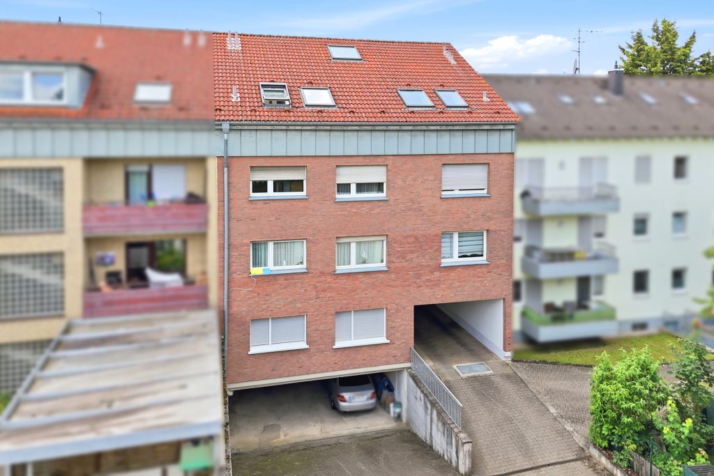 Gütelhöfer Immobilien - Immobilienangebot - Bornheim - Alle - Bornheimer Betongold! Solides 7-Parteienhaus mit 5 Stellplätzen u. attraktivem Entwicklungspotenzial