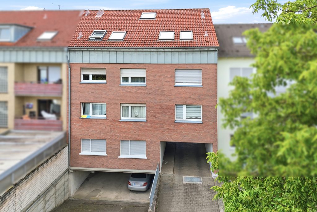 Gütelhöfer Immobilien - Immobilienangebot - Bornheim - Alle - Bornheimer Betongold! Solides 7-Parteienhaus mit 5 Stellplätzen u. attraktivem Entwicklungspotenzial