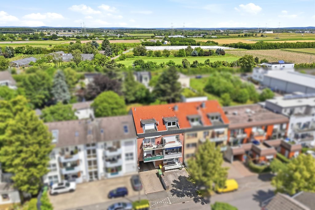Gütelhöfer Immobilien - Immobilienangebot - Bornheim - Alle - Bornheimer Betongold! Solides 7-Parteienhaus mit 5 Stellplätzen u. attraktivem Entwicklungspotenzial