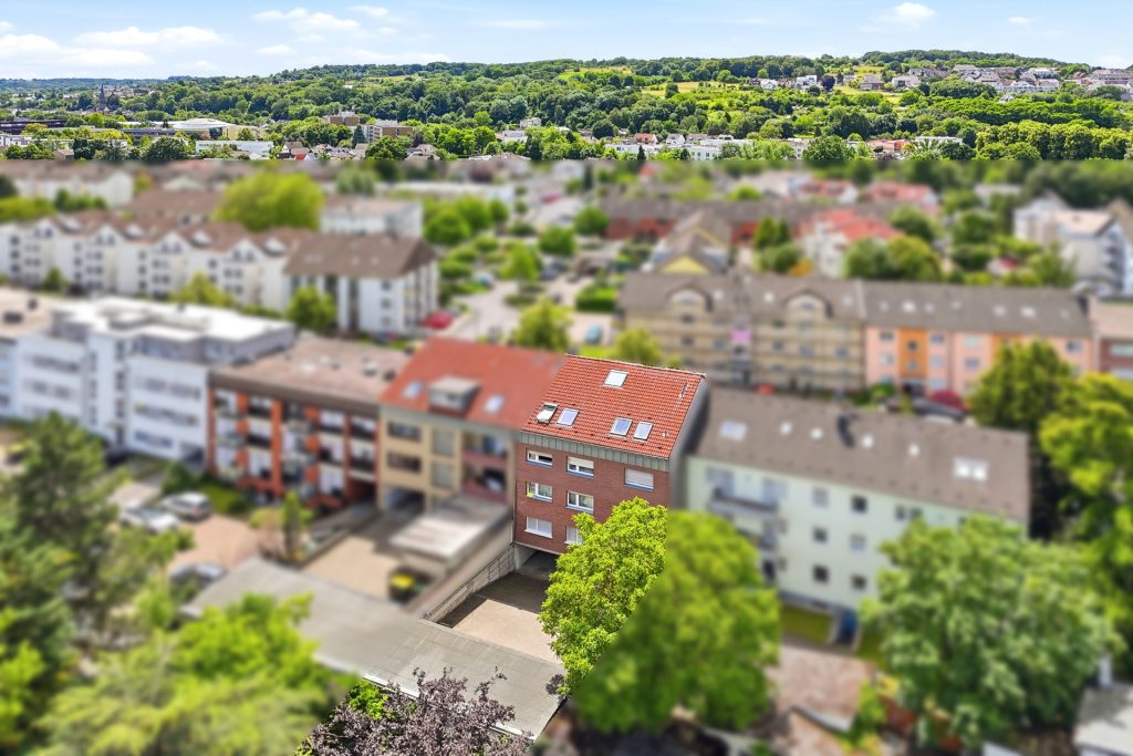 Gütelhöfer Immobilien - Immobilienangebot - Bornheim - Alle - Bornheimer Betongold! Solides 7-Parteienhaus mit 5 Stellplätzen u. attraktivem Entwicklungspotenzial