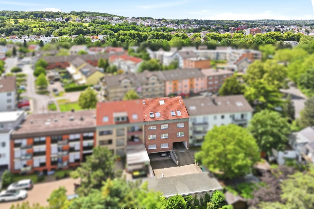 Gütelhöfer Immobilien - Immobilienangebot - Bornheim - Alle - Bornheimer Betongold! Solides 7-Parteienhaus mit 5 Stellplätzen u. attraktivem Entwicklungspotenzial