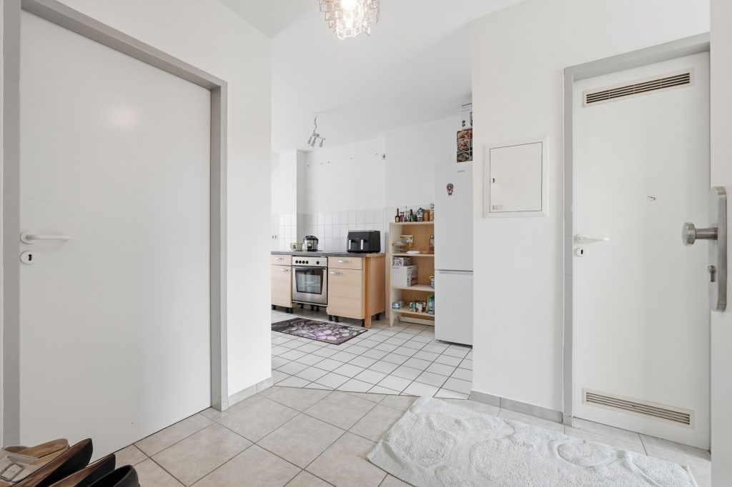 Gütelhöfer Immobilien - Immobilienangebot - Bornheim - Alle - Bornheimer Betongold! Solides 7-Parteienhaus mit 5 Stellplätzen u. attraktivem Entwicklungspotenzial