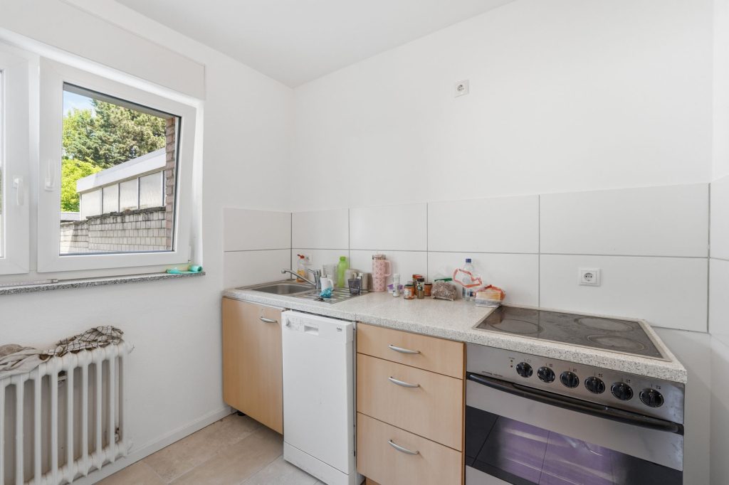 Gütelhöfer Immobilien - Immobilienangebot - Bornheim - Alle - Bornheimer Betongold! Solides 7-Parteienhaus mit 5 Stellplätzen u. attraktivem Entwicklungspotenzial