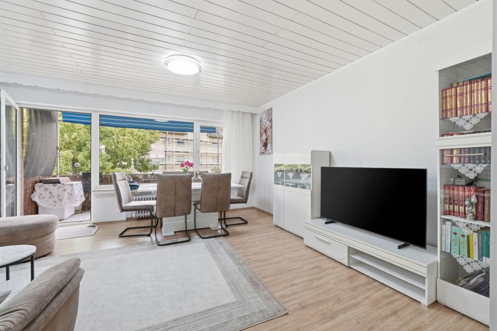 Gütelhöfer Immobilien - Immobilienangebot - Bornheim - Alle - Bornheimer Betongold! Solides 7-Parteienhaus mit 5 Stellplätzen u. attraktivem Entwicklungspotenzial