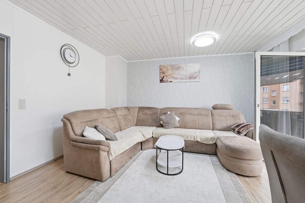 Gütelhöfer Immobilien - Immobilienangebot - Bornheim - Alle - Bornheimer Betongold! Solides 7-Parteienhaus mit 5 Stellplätzen u. attraktivem Entwicklungspotenzial