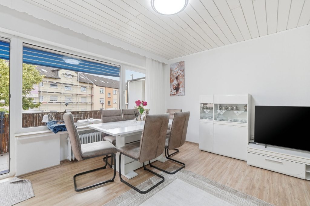 Gütelhöfer Immobilien - Immobilienangebot - Bornheim - Alle - Bornheimer Betongold! Solides 7-Parteienhaus mit 5 Stellplätzen u. attraktivem Entwicklungspotenzial