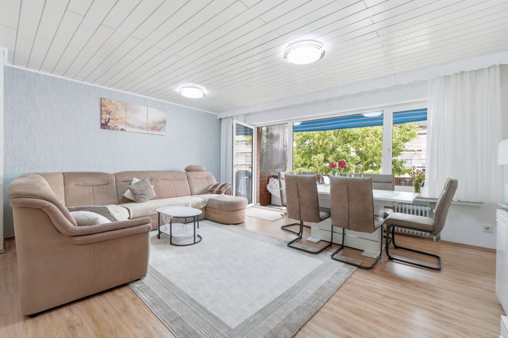 Gütelhöfer Immobilien - Immobilienangebot - Bornheim - Alle - Bornheimer Betongold! Solides 7-Parteienhaus mit 5 Stellplätzen u. attraktivem Entwicklungspotenzial