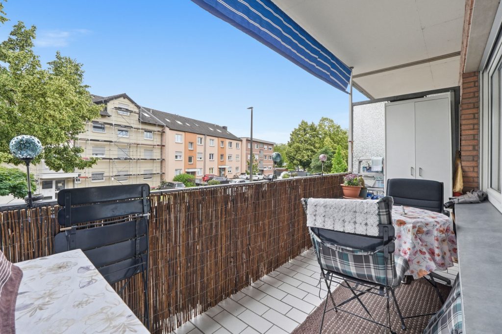 Gütelhöfer Immobilien - Immobilienangebot - Bornheim - Alle - Bornheimer Betongold! Solides 7-Parteienhaus mit 5 Stellplätzen u. attraktivem Entwicklungspotenzial