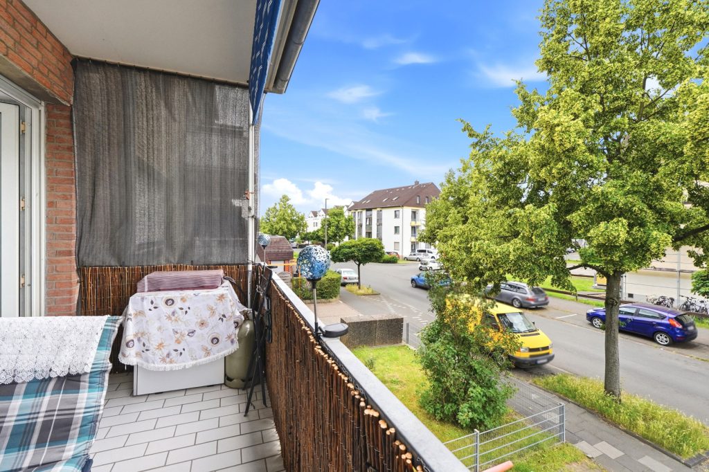 Gütelhöfer Immobilien - Immobilienangebot - Bornheim - Alle - Bornheimer Betongold! Solides 7-Parteienhaus mit 5 Stellplätzen u. attraktivem Entwicklungspotenzial