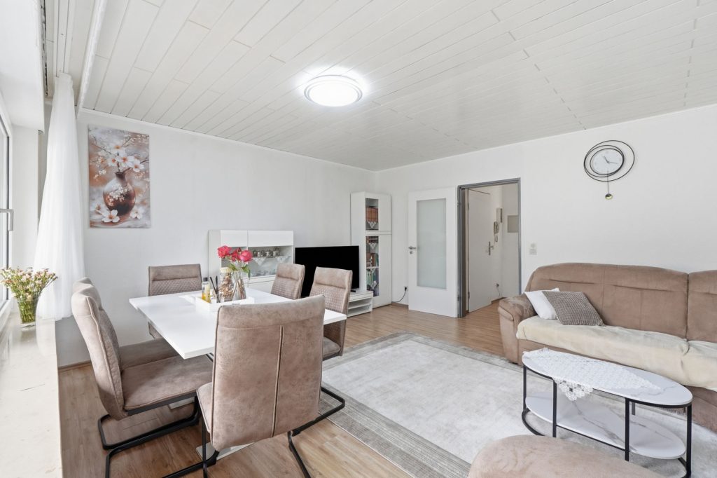 Gütelhöfer Immobilien - Immobilienangebot - Bornheim - Alle - Bornheimer Betongold! Solides 7-Parteienhaus mit 5 Stellplätzen u. attraktivem Entwicklungspotenzial