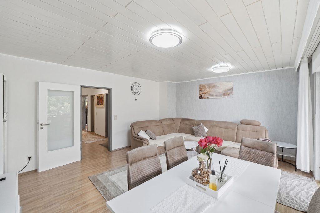 Gütelhöfer Immobilien - Immobilienangebot - Bornheim - Alle - Bornheimer Betongold! Solides 7-Parteienhaus mit 5 Stellplätzen u. attraktivem Entwicklungspotenzial