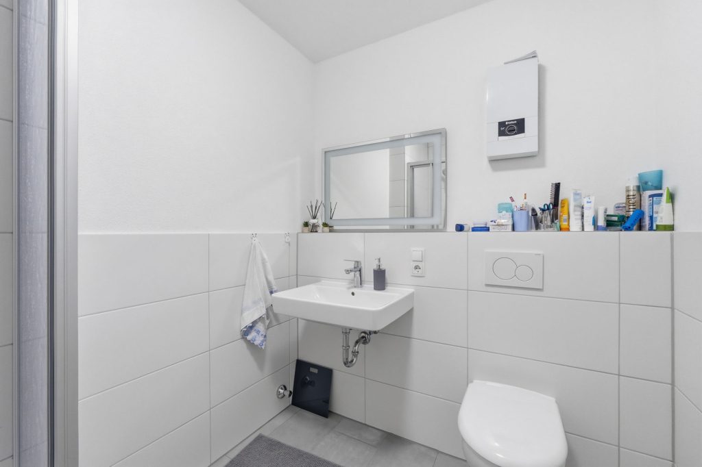 Gütelhöfer Immobilien - Immobilienangebot - Bornheim - Alle - Bornheimer Betongold! Solides 7-Parteienhaus mit 5 Stellplätzen u. attraktivem Entwicklungspotenzial