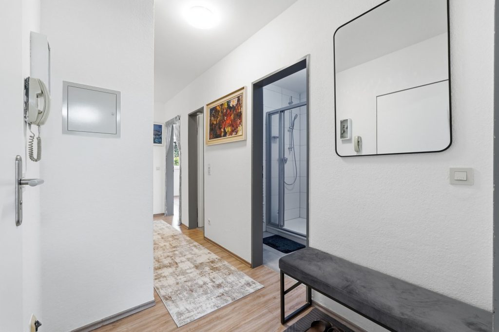 Gütelhöfer Immobilien - Immobilienangebot - Bornheim - Alle - Bornheimer Betongold! Solides 7-Parteienhaus mit 5 Stellplätzen u. attraktivem Entwicklungspotenzial