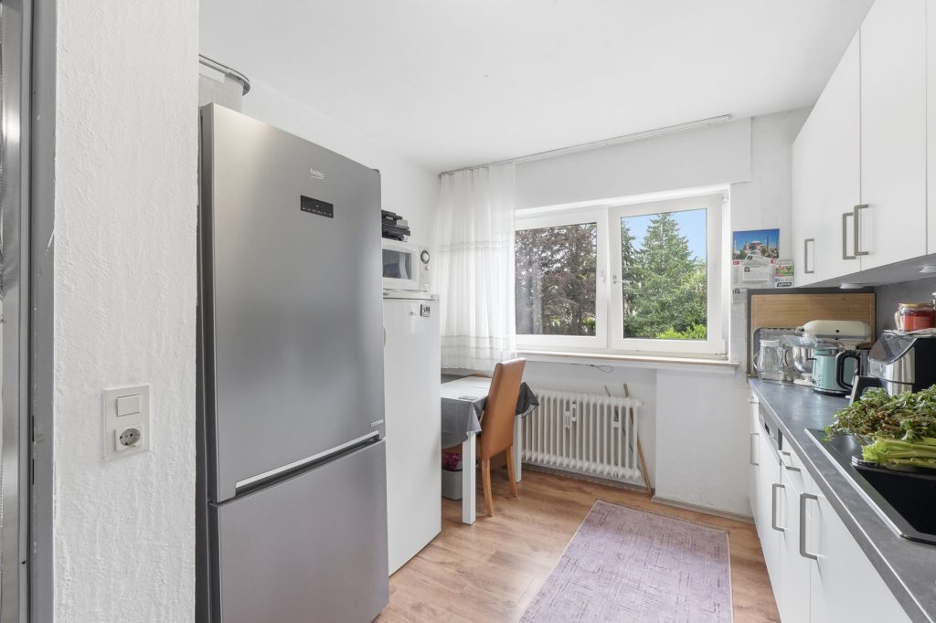 Gütelhöfer Immobilien - Immobilienangebot - Bornheim - Alle - Bornheimer Betongold! Solides 7-Parteienhaus mit 5 Stellplätzen u. attraktivem Entwicklungspotenzial