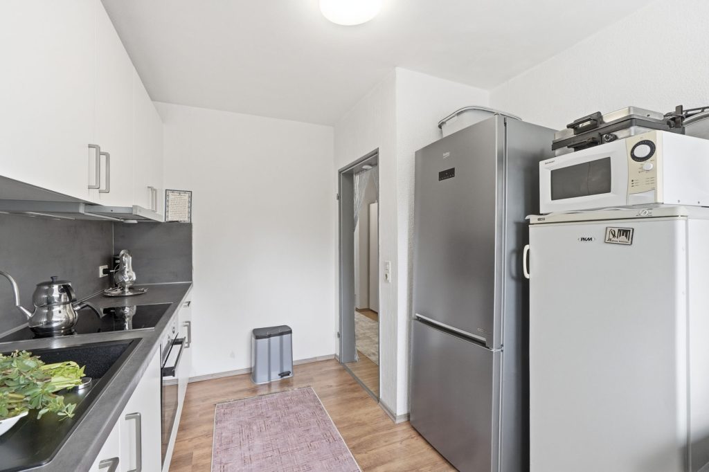 Gütelhöfer Immobilien - Immobilienangebot - Bornheim - Alle - Bornheimer Betongold! Solides 7-Parteienhaus mit 5 Stellplätzen u. attraktivem Entwicklungspotenzial