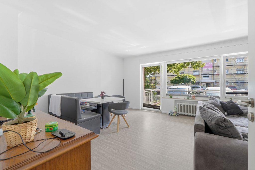 Gütelhöfer Immobilien - Immobilienangebot - Bornheim - Alle - Bornheimer Betongold! Solides 7-Parteienhaus mit 5 Stellplätzen u. attraktivem Entwicklungspotenzial
