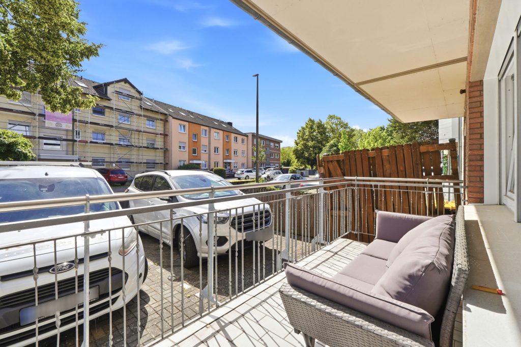 Gütelhöfer Immobilien - Immobilienangebot - Bornheim - Alle - Bornheimer Betongold! Solides 7-Parteienhaus mit 5 Stellplätzen u. attraktivem Entwicklungspotenzial