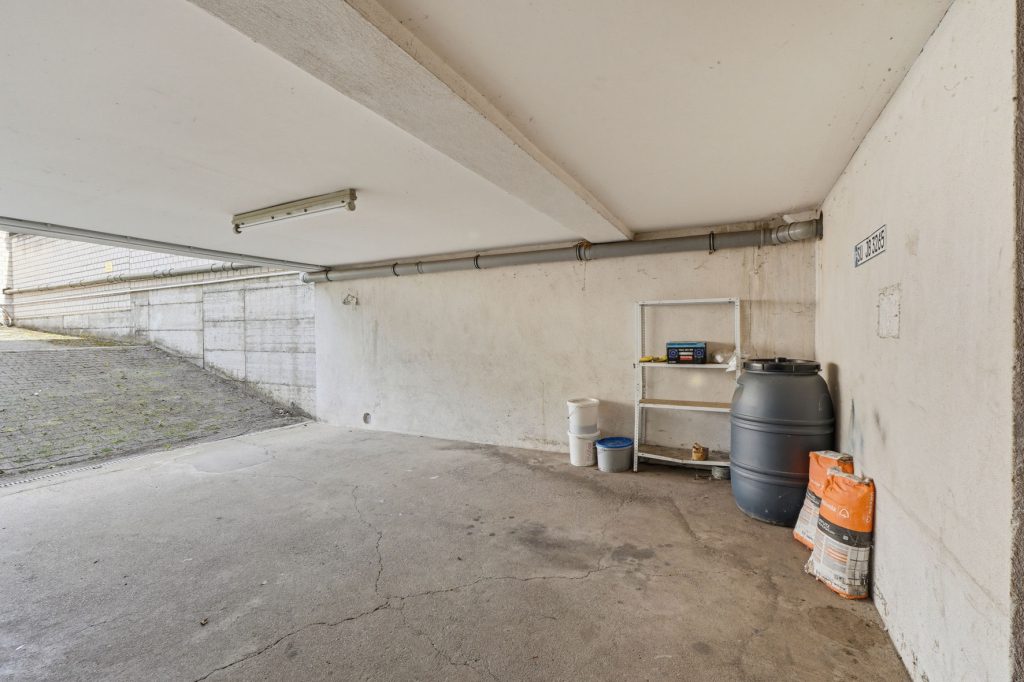 Gütelhöfer Immobilien - Immobilienangebot - Bornheim - Alle - Bornheimer Betongold! Solides 7-Parteienhaus mit 5 Stellplätzen u. attraktivem Entwicklungspotenzial