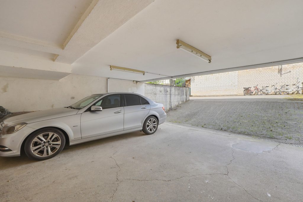 Gütelhöfer Immobilien - Immobilienangebot - Bornheim - Alle - Bornheimer Betongold! Solides 7-Parteienhaus mit 5 Stellplätzen u. attraktivem Entwicklungspotenzial