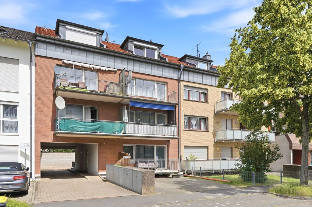 Gütelhöfer Immobilien - Immobilienangebot - Bornheim - Alle - Bornheimer Betongold! Solides 7-Parteienhaus mit 5 Stellplätzen u. attraktivem Entwicklungspotenzial