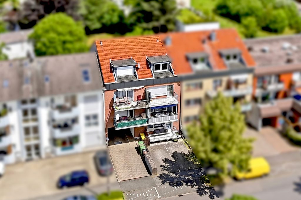 Gütelhöfer Immobilien - Immobilienangebot - Bornheim - Alle - Bornheimer Betongold! Solides 7-Parteienhaus mit 5 Stellplätzen u. attraktivem Entwicklungspotenzial