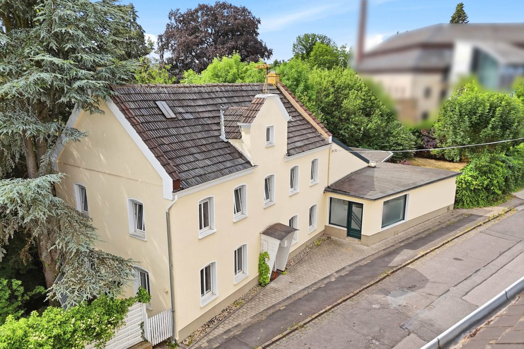 Gütelhöfer Immobilien - Immobilienangebot - Euskirchen / Kuchenheim - Alle - Historisches Wohnhaus mit Charakter, Garten und einzigartiger Lage direkt am idyllischen Bachlauf