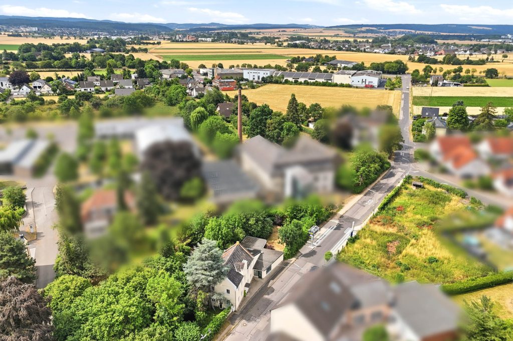 Gütelhöfer Immobilien - Immobilienangebot - Euskirchen / Kuchenheim - Alle - Historisches Wohnhaus mit Charakter, Garten und einzigartiger Lage direkt am idyllischen Bachlauf