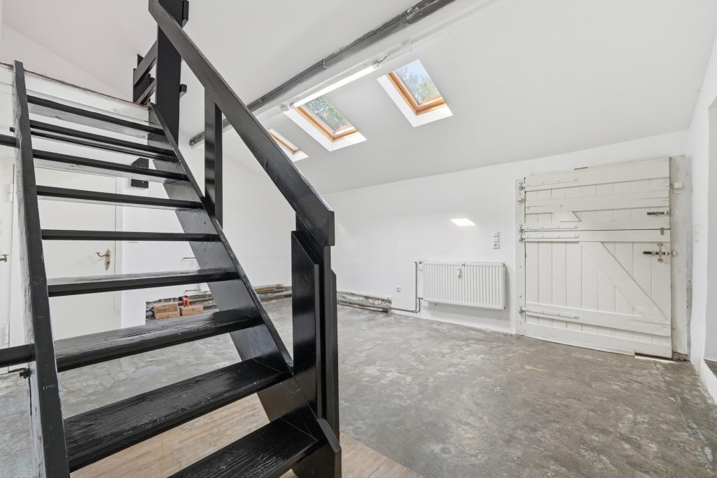 Gütelhöfer Immobilien - Immobilienangebot - Euskirchen / Kuchenheim - Alle - Historisches Wohnhaus mit Charakter, Garten und einzigartiger Lage direkt am idyllischen Bachlauf