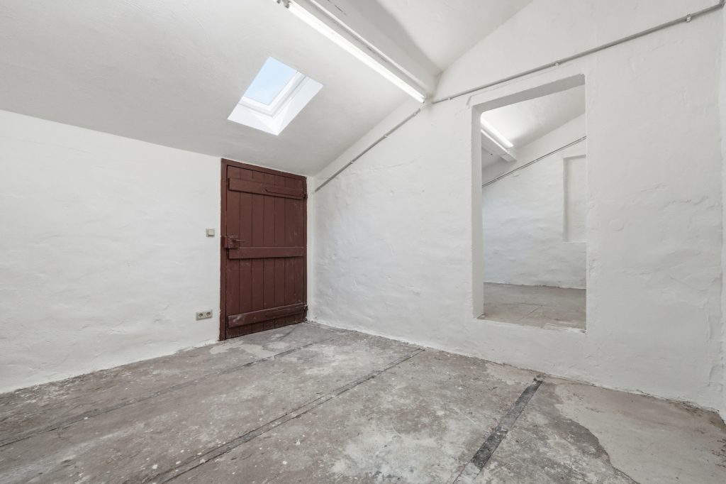 Gütelhöfer Immobilien - Immobilienangebot - Euskirchen / Kuchenheim - Alle - Historisches Wohnhaus mit Charakter, Garten und einzigartiger Lage direkt am idyllischen Bachlauf