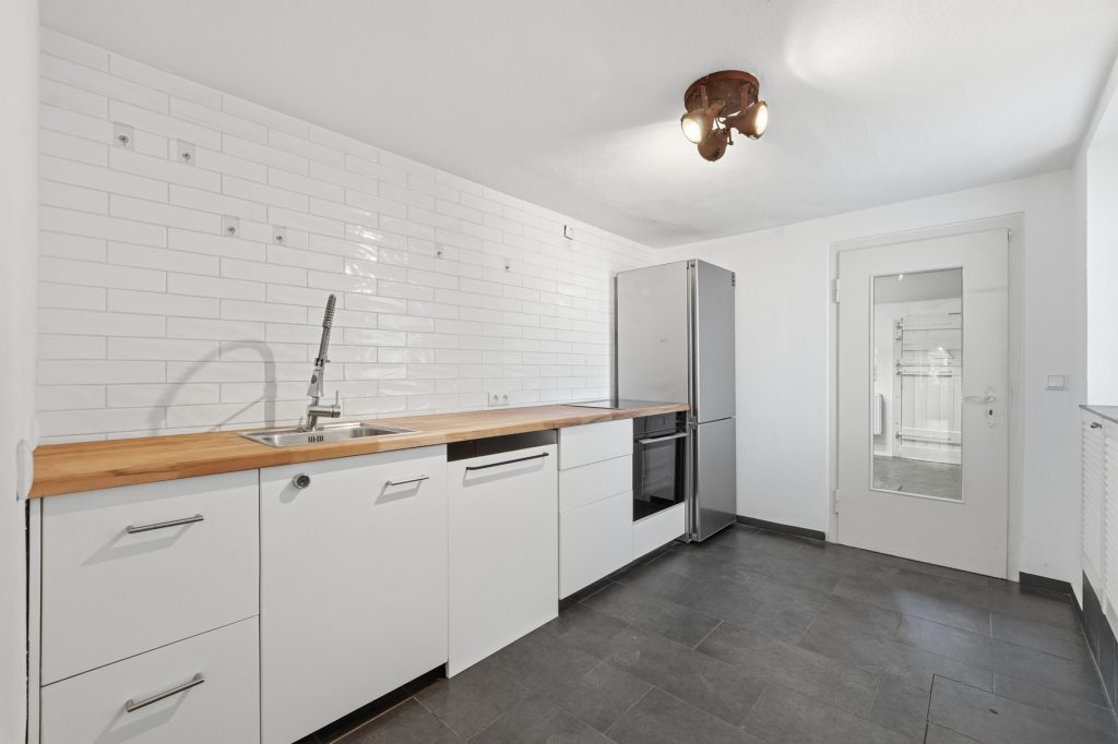 Gütelhöfer Immobilien - Immobilienangebot - Euskirchen / Kuchenheim - Alle - Historisches Wohnhaus mit Charakter, Garten und einzigartiger Lage direkt am idyllischen Bachlauf