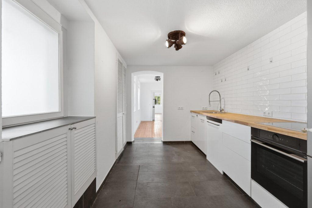 Gütelhöfer Immobilien - Immobilienangebot - Euskirchen / Kuchenheim - Alle - Historisches Wohnhaus mit Charakter, Garten und einzigartiger Lage direkt am idyllischen Bachlauf