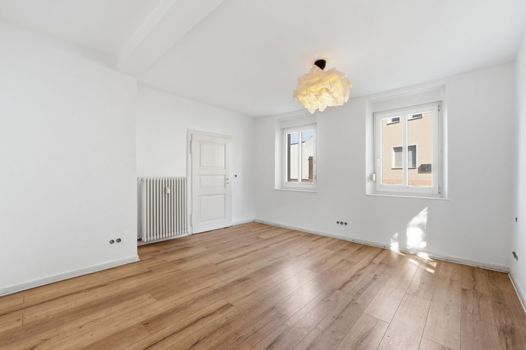 Gütelhöfer Immobilien - Immobilienangebot - Euskirchen / Kuchenheim - Alle - Historisches Wohnhaus mit Charakter, Garten und einzigartiger Lage direkt am idyllischen Bachlauf
