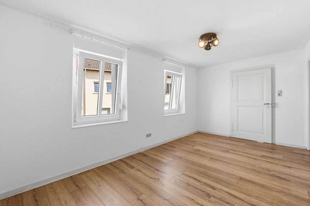 Gütelhöfer Immobilien - Immobilienangebot - Euskirchen / Kuchenheim - Alle - Historisches Wohnhaus mit Charakter, Garten und einzigartiger Lage direkt am idyllischen Bachlauf