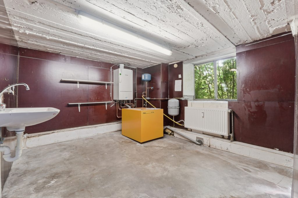 Gütelhöfer Immobilien - Immobilienangebot - Euskirchen / Kuchenheim - Alle - Historisches Wohnhaus mit Charakter, Garten und einzigartiger Lage direkt am idyllischen Bachlauf