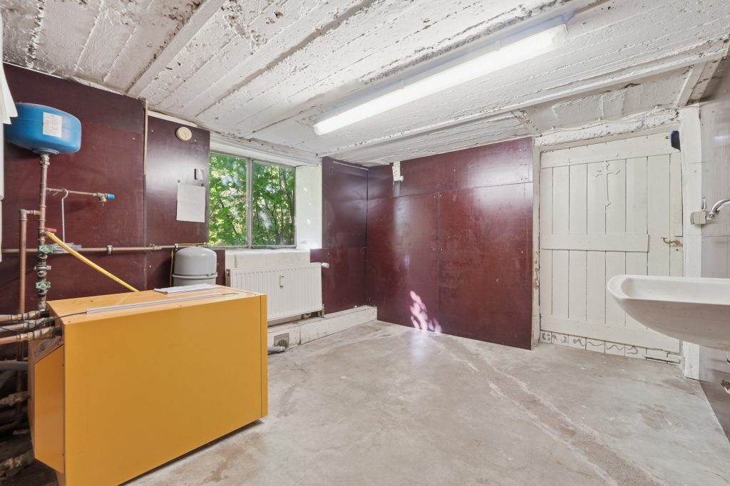 Gütelhöfer Immobilien - Immobilienangebot - Euskirchen / Kuchenheim - Alle - Historisches Wohnhaus mit Charakter, Garten und einzigartiger Lage direkt am idyllischen Bachlauf