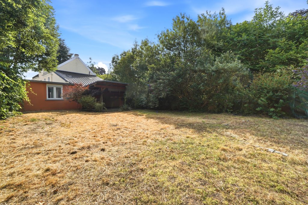 Gütelhöfer Immobilien - Immobilienangebot - Euskirchen / Kuchenheim - Alle - Historisches Wohnhaus mit Charakter, Garten und einzigartiger Lage direkt am idyllischen Bachlauf