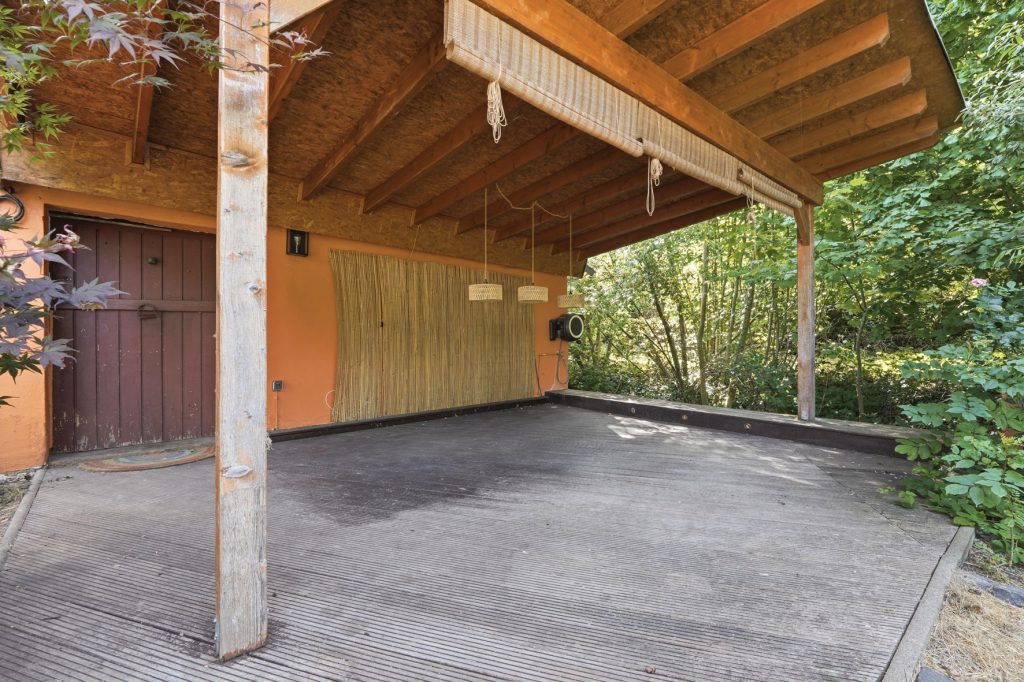 Gütelhöfer Immobilien - Immobilienangebot - Euskirchen / Kuchenheim - Alle - Historisches Wohnhaus mit Charakter, Garten und einzigartiger Lage direkt am idyllischen Bachlauf