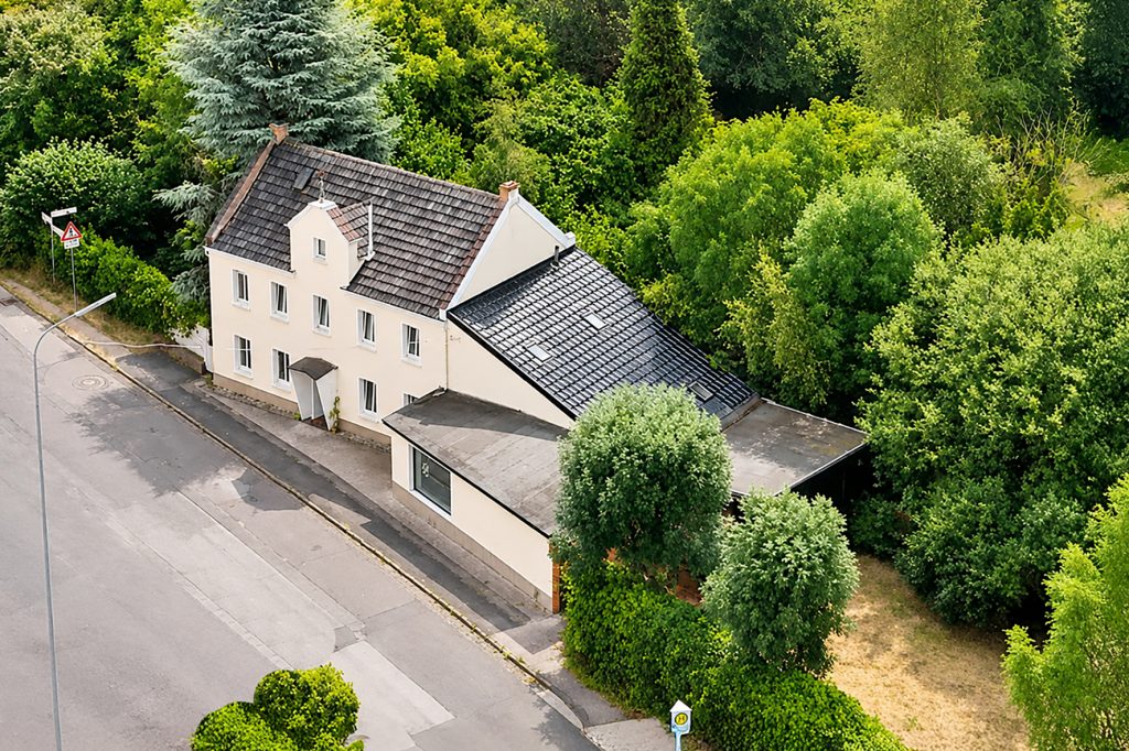 Gütelhöfer Immobilien - Immobilienangebot - Euskirchen / Kuchenheim - Alle - Historisches Wohnhaus mit Charakter, Garten und einzigartiger Lage direkt am idyllischen Bachlauf