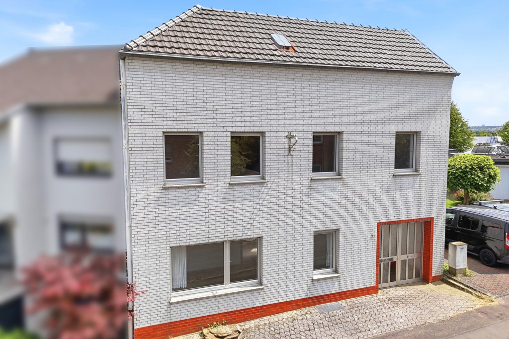 Gütelhöfer Immobilien - Immobilienangebot - Bornheim / Roisdorf - Alle - Handwerklich begabt? Einfamilienhaus mit viel Potenzial und Garage auf 944m² Grund in Roisdorf