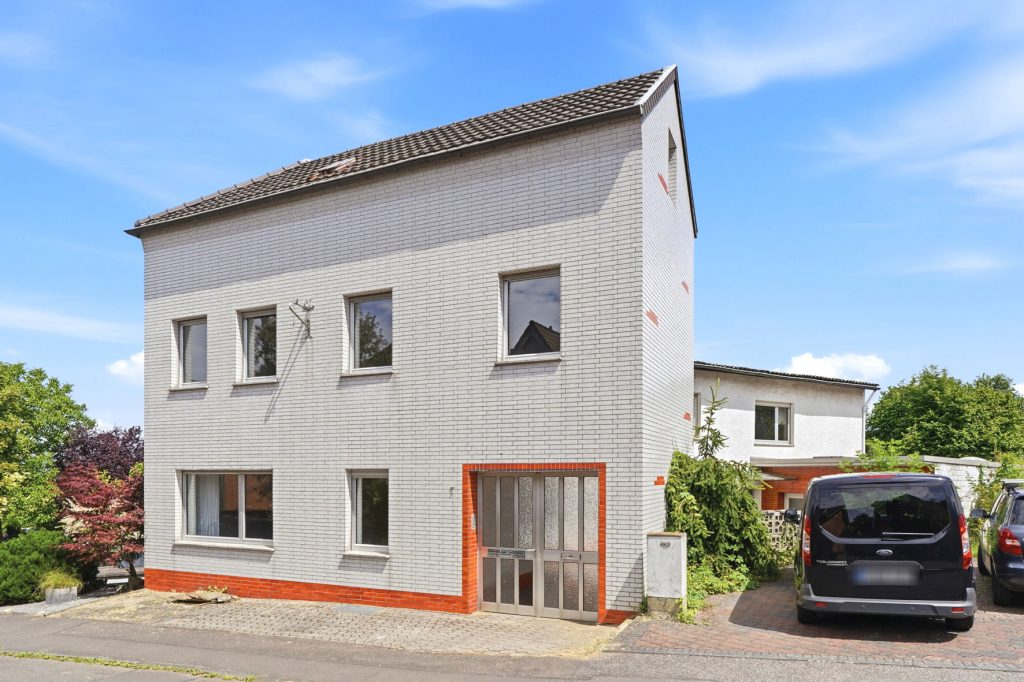 Gütelhöfer Immobilien - Immobilienangebot - Bornheim / Roisdorf - Alle - Handwerklich begabt? Einfamilienhaus mit viel Potenzial und Garage auf 944m² Grund in Roisdorf