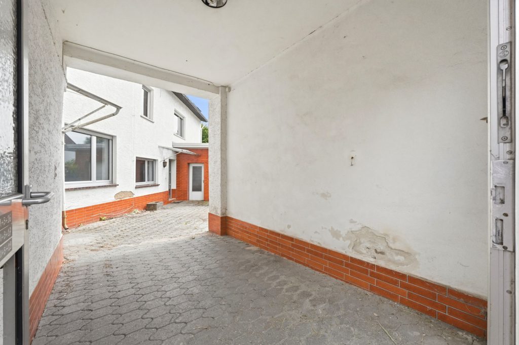 Gütelhöfer Immobilien - Immobilienangebot - Bornheim / Roisdorf - Alle - Handwerklich begabt? Einfamilienhaus mit viel Potenzial und Garage auf 944m² Grund in Roisdorf